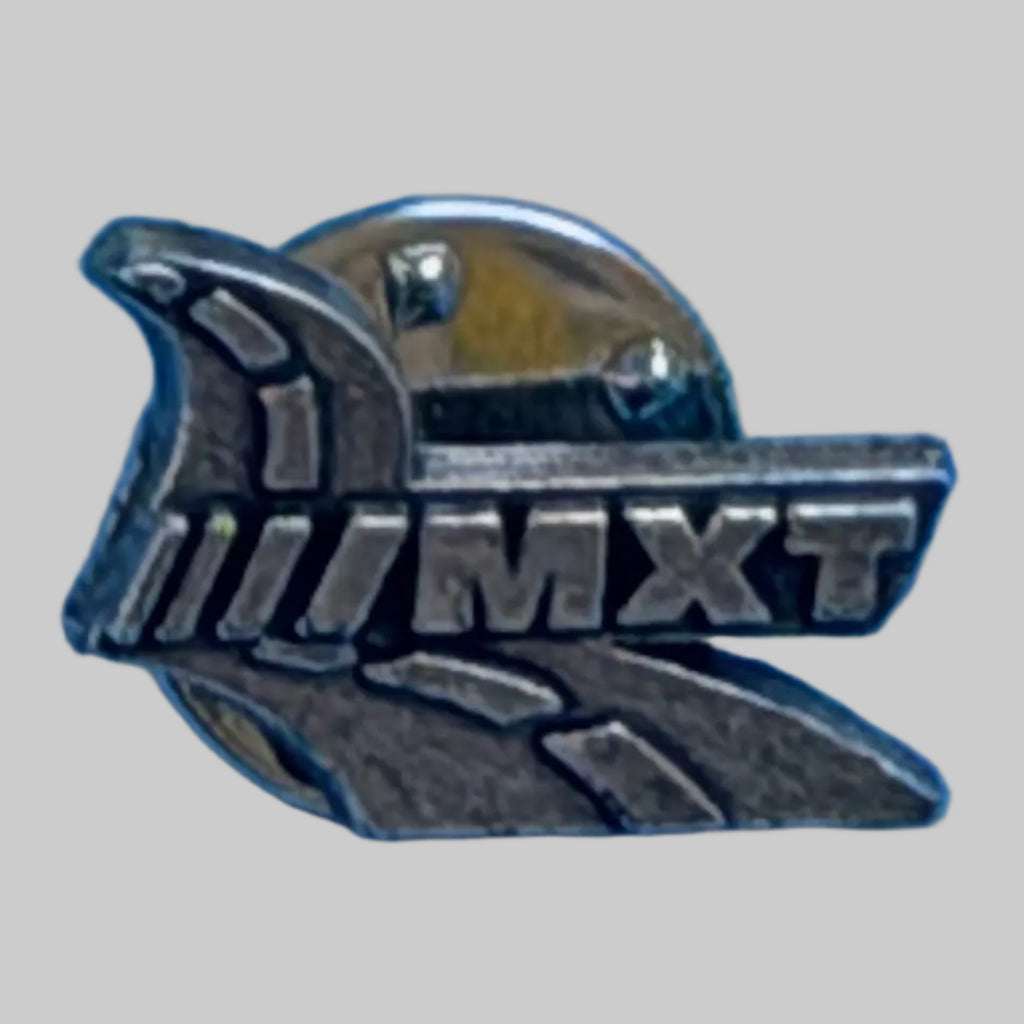 Pin’s Michelin MXT vintage en métal représentant le pneumatique route MXT – vue de face