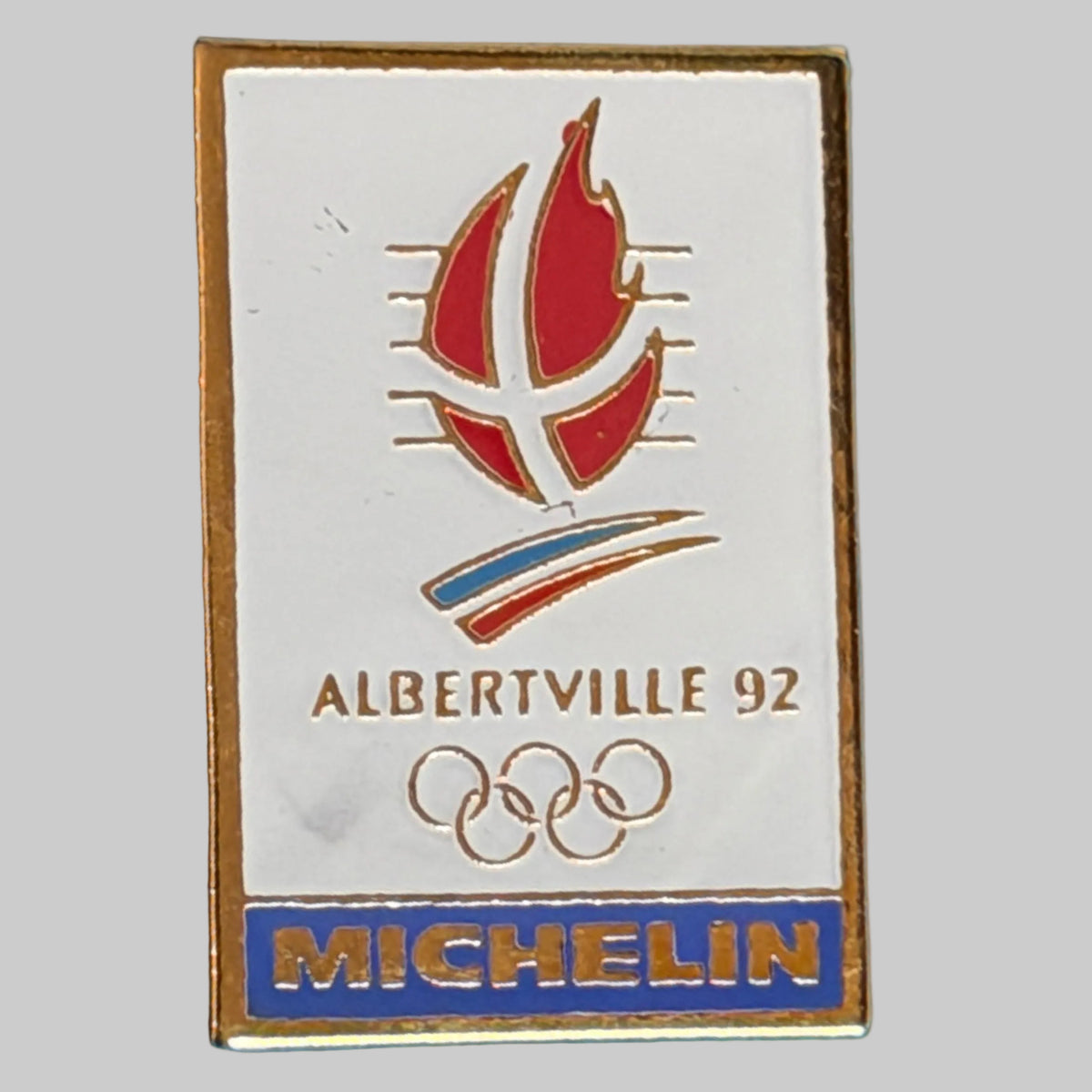 Pin’s Michelin Albertville 92 Jeux Olympiques d’hiver 1992 – vue de face avec logo Michelin et anneaux olympiques