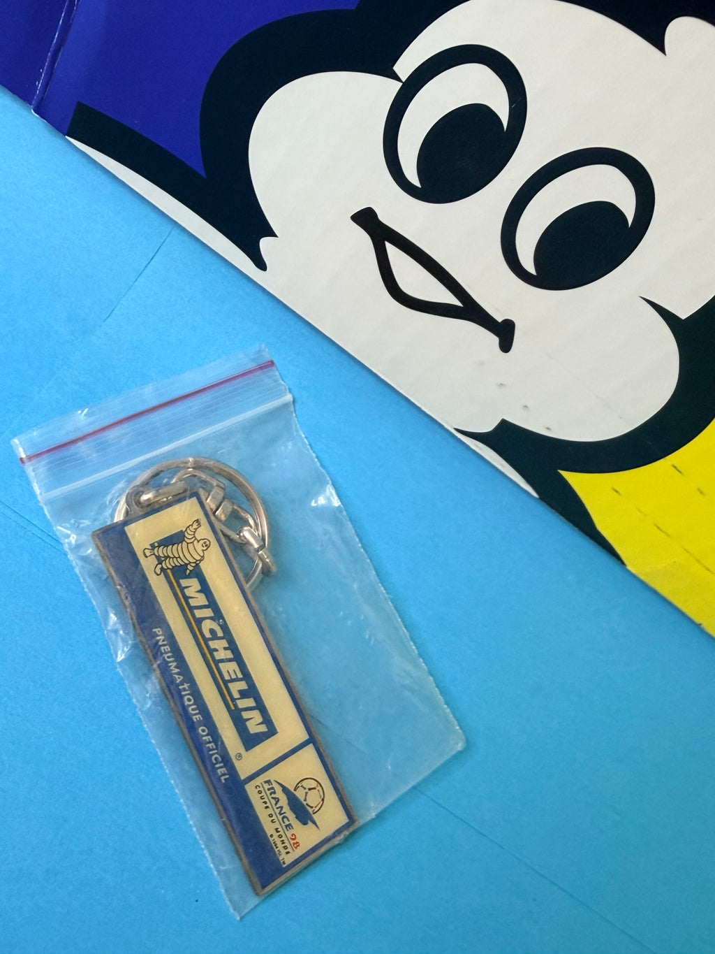 Porte-clés Michelin France 98 présenté dans son sachet de protection