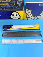 Règle Michelin Bibendum en aluminium 30 cm avec étui noir et emballage d’origine
