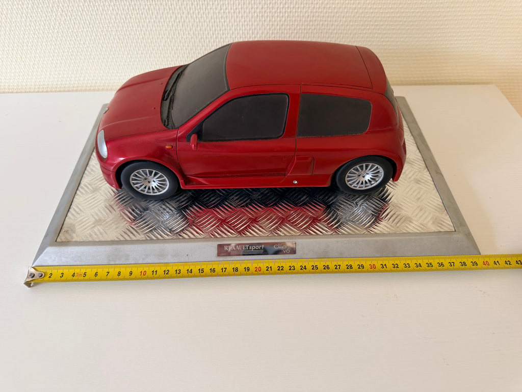Maquette 1/12 ème RENAULT SPORT CLIO V6