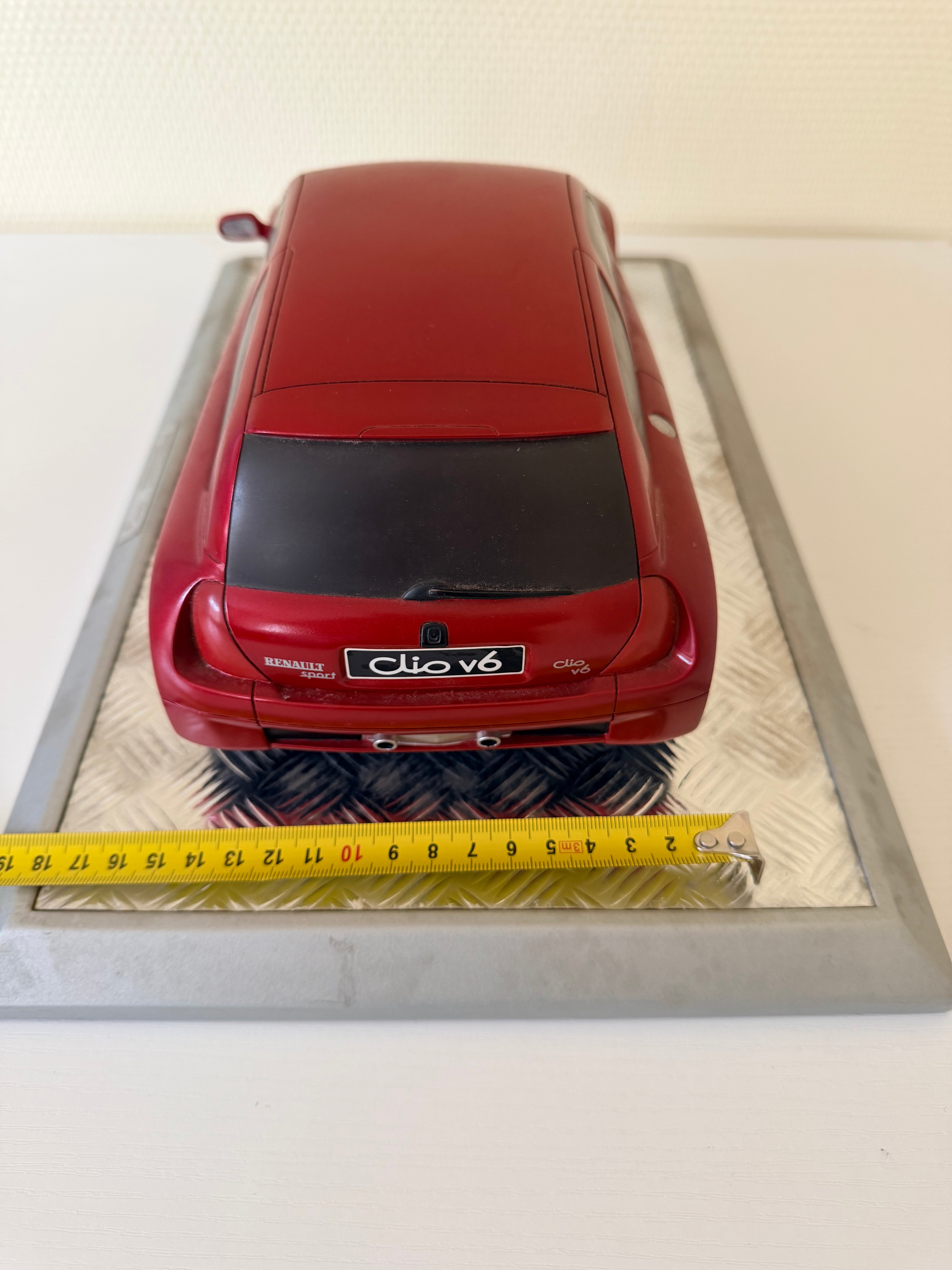 Maquette 1/12 ème RENAULT SPORT CLIO V6
