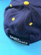 Vue arrière de la casquette Michelin F1 avec fermeture réglable brodée Spirit of the Race et œillets jaunes