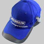Casquette Michelin Competition bleue avec logo brodé et Bibendum sur les côtés.
