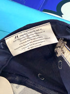 Détail des broderies Michelin Bibendum et Formula 1 sur la casquette officielle Michelin F1.