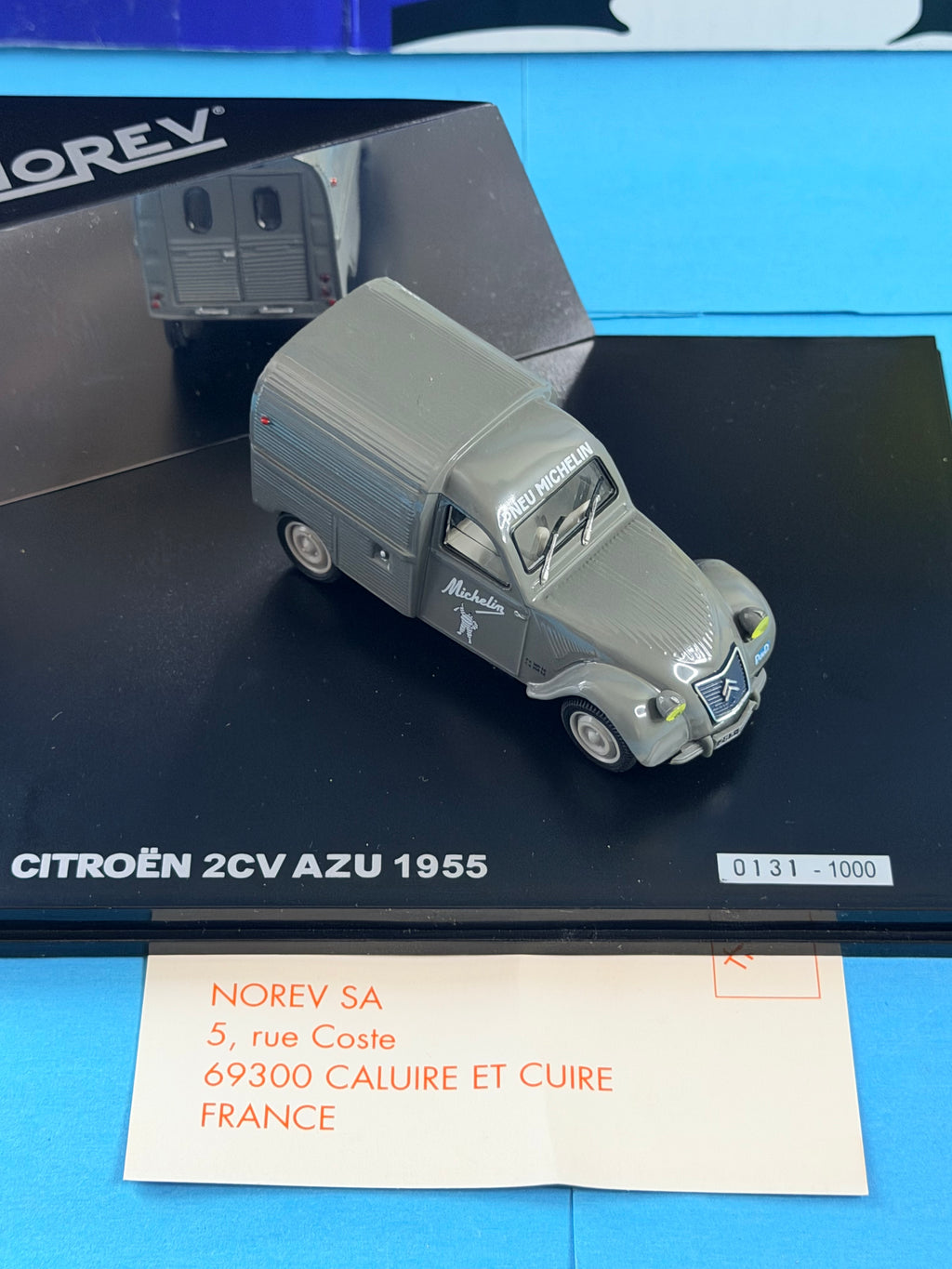 Citroën 2CV AZU 1955 Michelin Norev grise 1/43 avec socle et documents d’origine