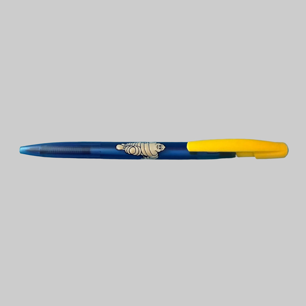 Stylo Michelin Bibendum vintage bleu et jaune – vue complète du stylo de collection