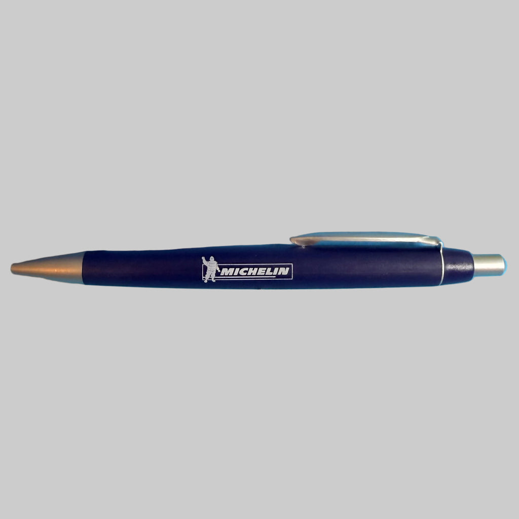 Stylo publicitaire Michelin Bibendum bleu en plastique avec mine neuve – vue complète