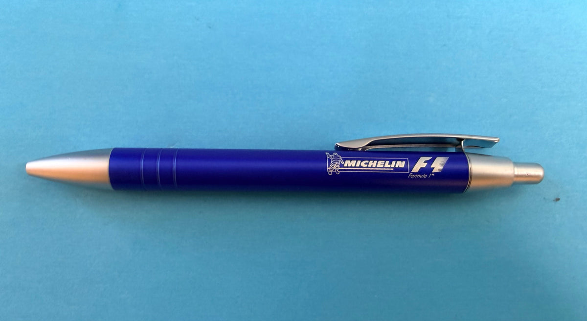 Stylo MICHELIN F1 Jumbo Metal bleu – vue complète – collector Formule 1
