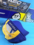 Détail arrière de la casquette Michelin Podium bleu et jaune avec fermeture réglable marquée Podium