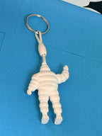 Grand porte-clés Michelin Bibendum 3D – vue complète de la figurine et de son anneau