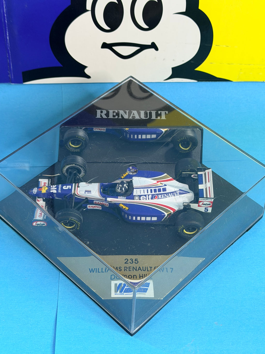 Vue de l'emballage de collection Onyx référence 235 de la Williams Renault FW17 de Damon Hill, Formule 1 saison 1995.